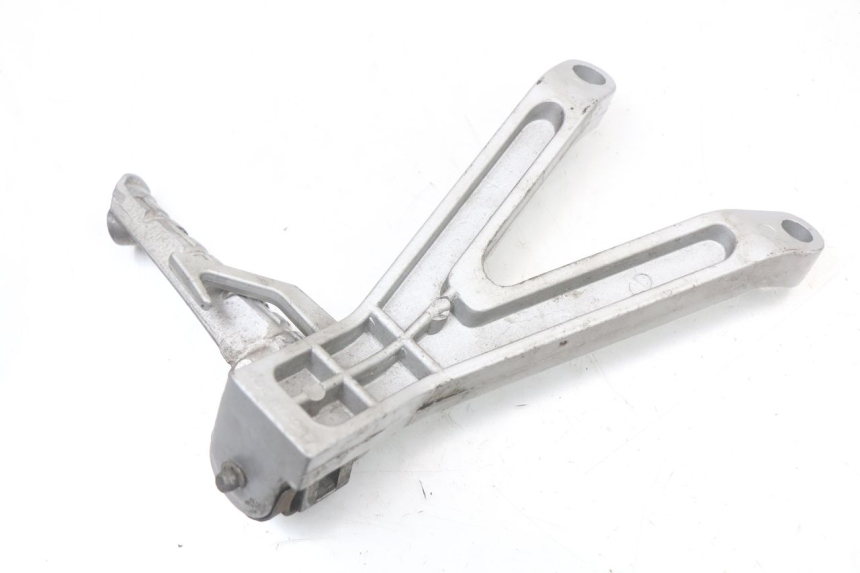 photo de PEDANA POSTERIORE SINISTRA SUPPORTO HYOSUNG GTR 125 (2006 - 2008)