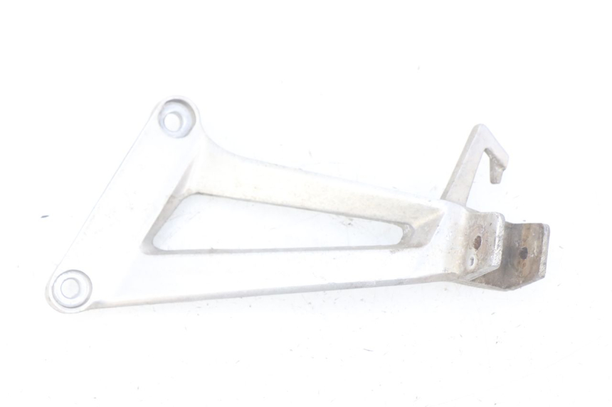 photo de Piastra poggiapiedi posteriore sinistra HONDA CBR R 125 (2003 - 2006)