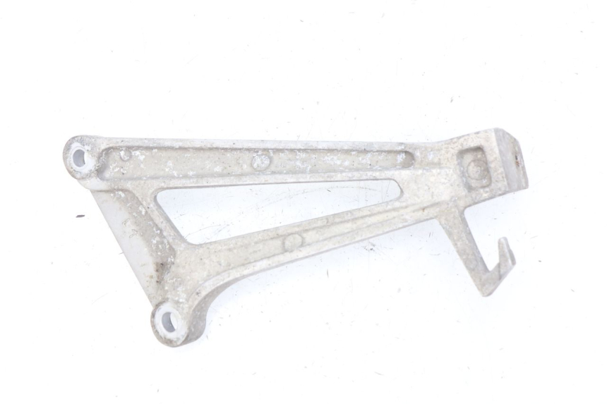 photo de Piastra poggiapiedi posteriore sinistra HONDA CBR R 125 (2003 - 2006)