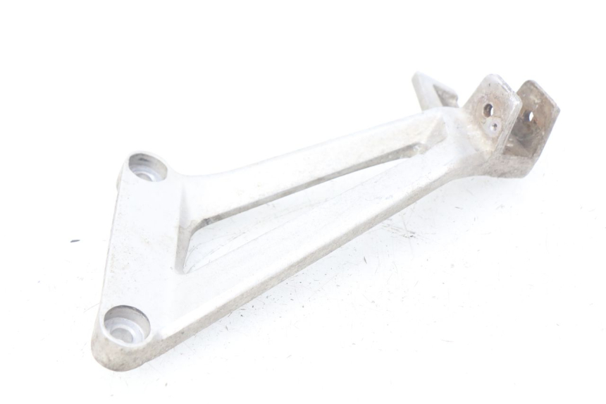 photo de Piastra poggiapiedi posteriore sinistra HONDA CBR R 125 (2003 - 2006)
