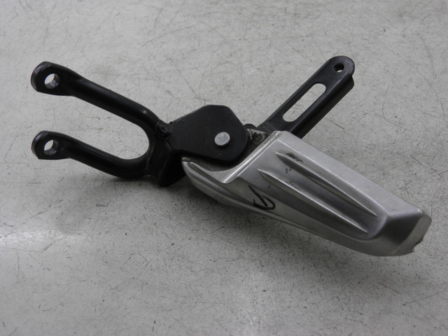 photo de Piastra poggiapiedi posteriore sinistra HONDA PCX (JF57/JF64) 125 (2014 - 2018)