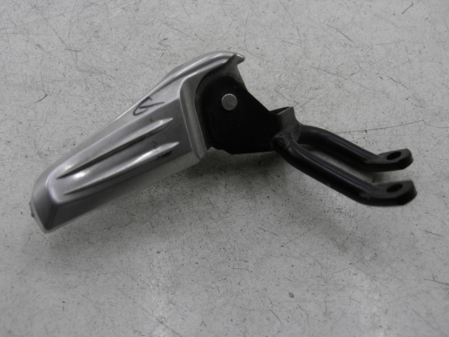 photo de Piastra poggiapiedi posteriore sinistra HONDA PCX (JF57/JF64) 125 (2014 - 2018)