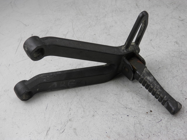 photo de PEDANA POSTERIORE SINISTRA SUPPORTO KYMCO QUANNON 125 (2007 - 2014)