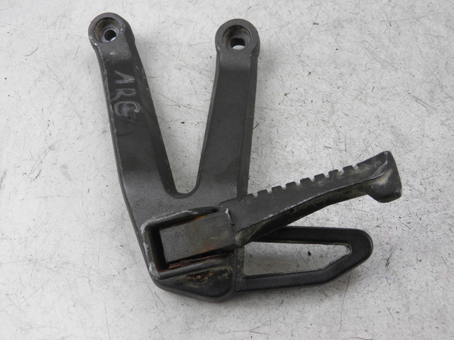 photo de PEDANA POSTERIORE SINISTRA SUPPORTO KYMCO QUANNON 125 (2007 - 2014)