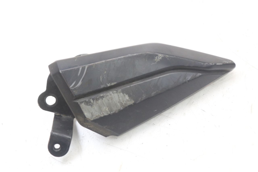 photo de PEDANA POSTERIORE SINISTRA SUPPORTO PEUGEOT BELVILLE 125 (2017 - 2021)