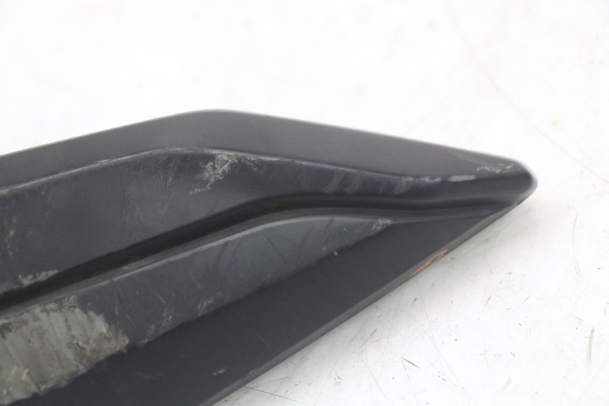 photo de PEDANA POSTERIORE SINISTRA SUPPORTO PEUGEOT BELVILLE 125 (2017 - 2021)