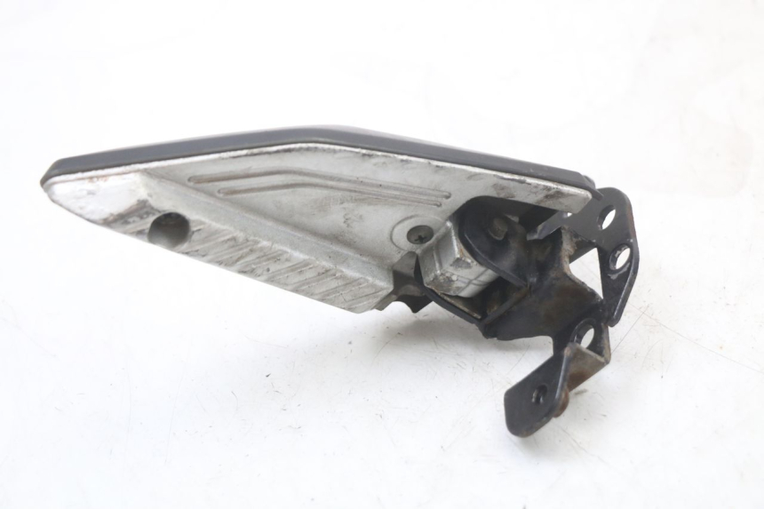 photo de PEDANA POSTERIORE SINISTRA SUPPORTO PEUGEOT BELVILLE 125 (2017 - 2021)