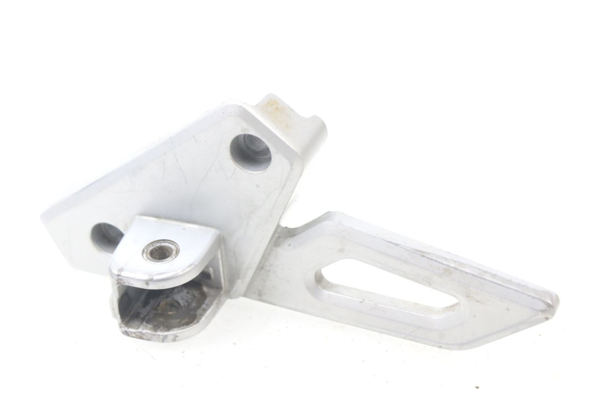 photo de PIASTRA DI SUPPORTO PEDANA POSTERIORE SINISTRA PEUGEOT SPEEDFIGHT 3 AIR 50 (2009 - 2015)