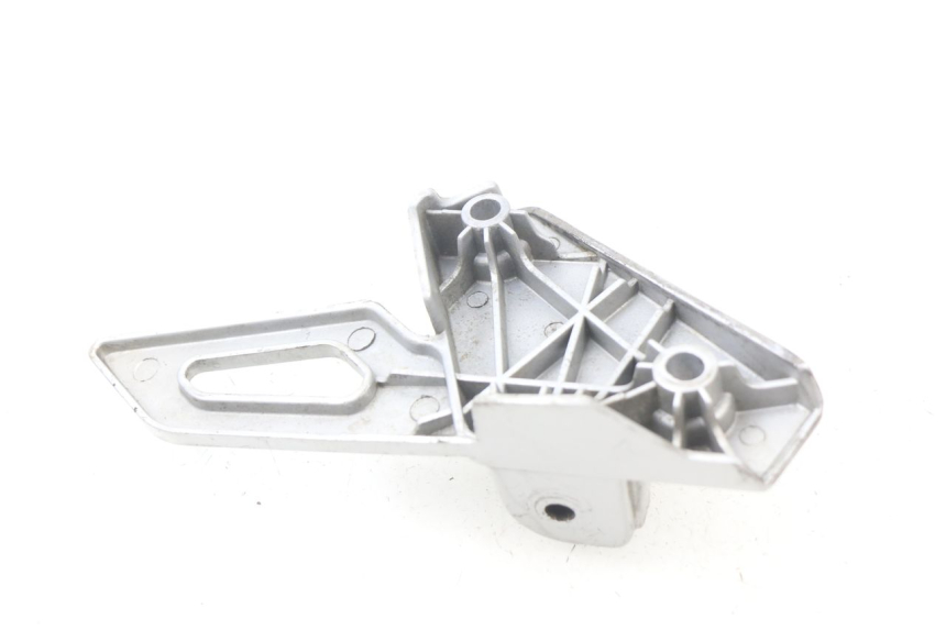 photo de PIASTRA DI SUPPORTO PEDANA POSTERIORE SINISTRA PEUGEOT SPEEDFIGHT 3 AIR 50 (2009 - 2015)