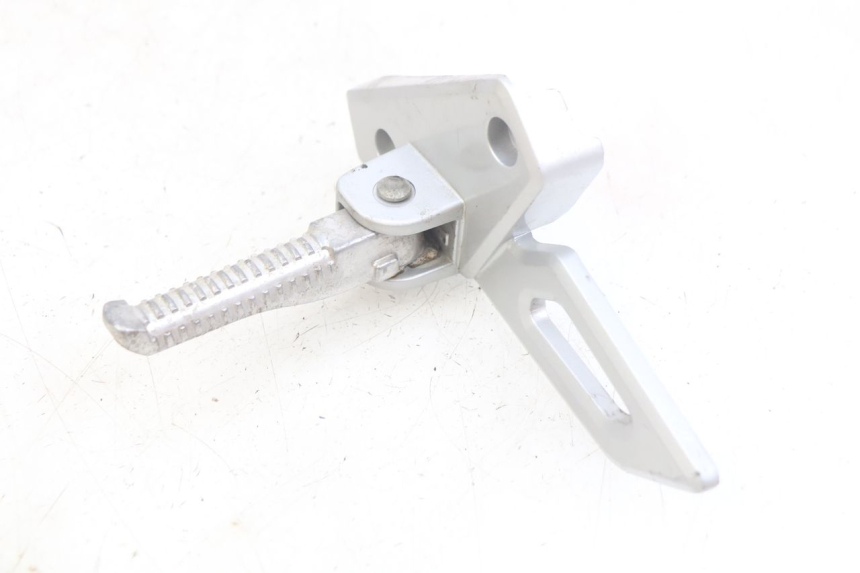 photo de PIASTRA DI SUPPORTO PEDANA POSTERIORE SINISTRA PEUGEOT SPEEDFIGHT 3 AIR 50 (2009 - 2015)