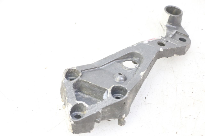 photo de PEDANA POSTERIORE SINISTRA SUPPORTO TRIUMPH SPRINT 900 (1995 - 1998)