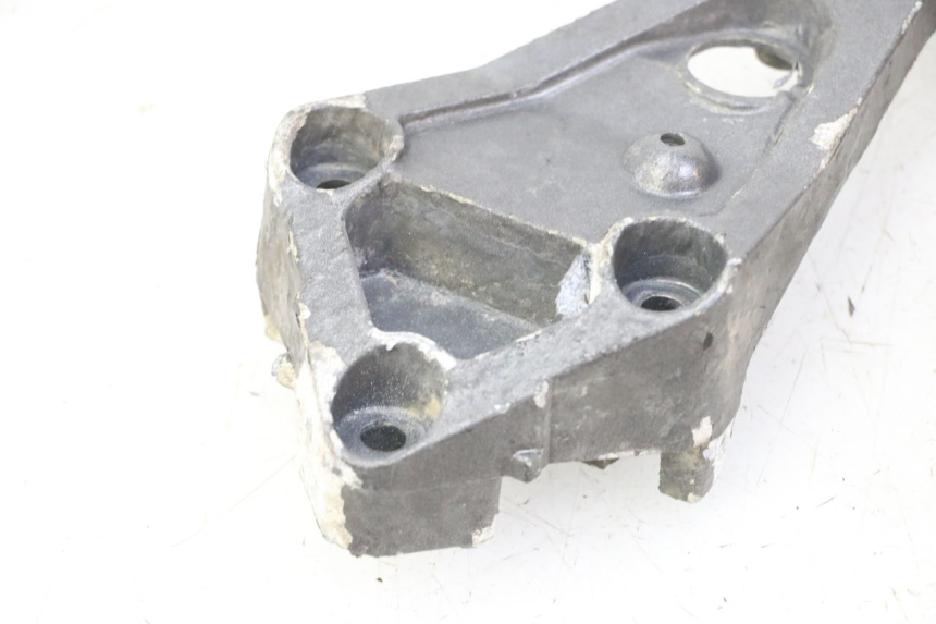 photo de PEDANA POSTERIORE SINISTRA SUPPORTO TRIUMPH SPRINT 900 (1995 - 1998)