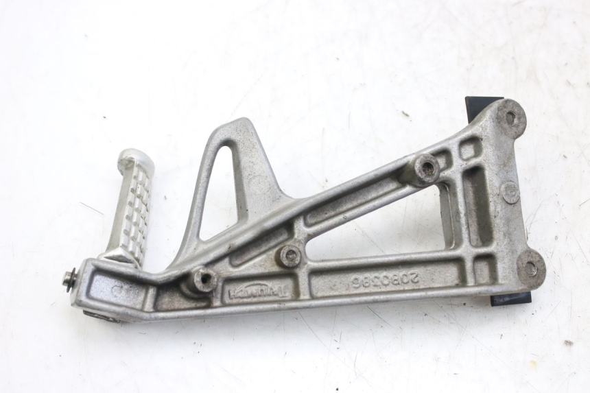 photo de PIASTRA PEDANA POSTERIORE SINISTRA TRIUMPH SPRINT ST 955 (1999 - 2001)