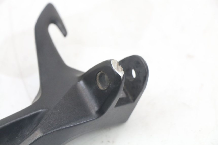 photo de PEDANA POSTERIORE SINISTRA SUPPORTO SUZUKI GSR 750 (2011 - 2017)