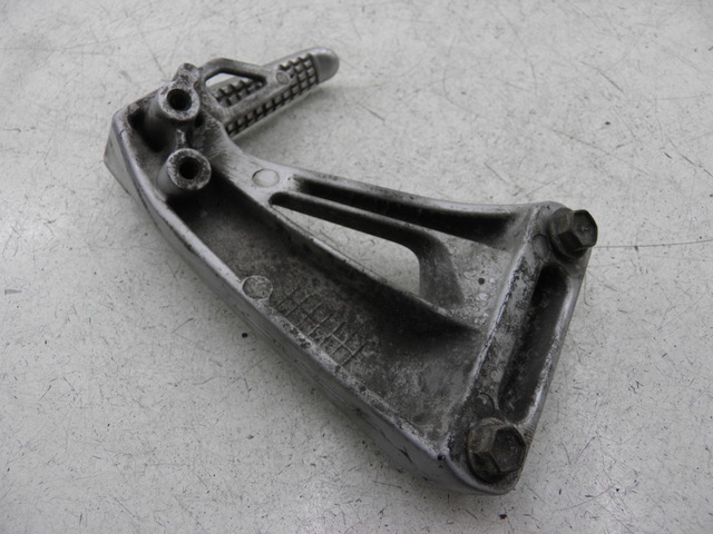 photo de PIASTRA PEDANA POSTERIORE SINISTRA SUZUKI SV S 650 (1999 - 2002)