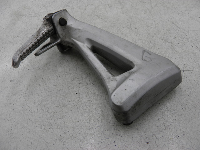 photo de PIASTRA PEDANA POSTERIORE SINISTRA SUZUKI SV S 650 (1999 - 2002)