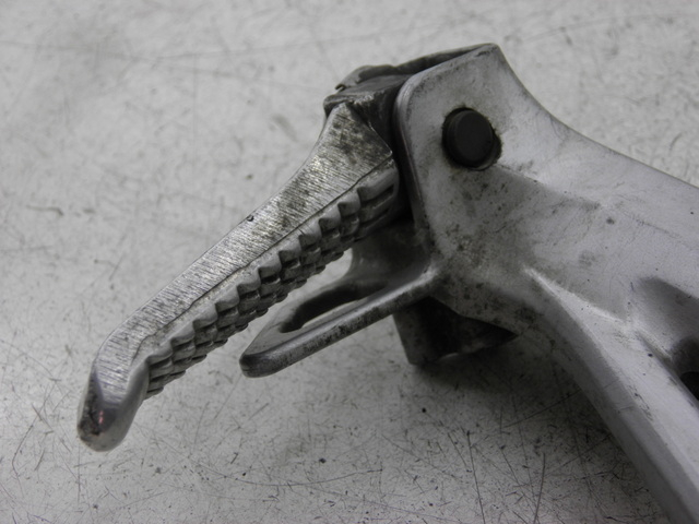 photo de PIASTRA PEDANA POSTERIORE SINISTRA SUZUKI SV S 650 (1999 - 2002)