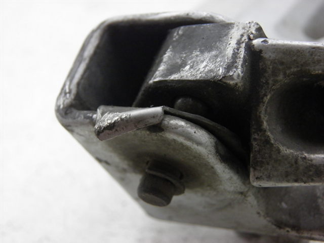 photo de PIASTRA PEDANA POSTERIORE SINISTRA SUZUKI SV S 650 (1999 - 2002)