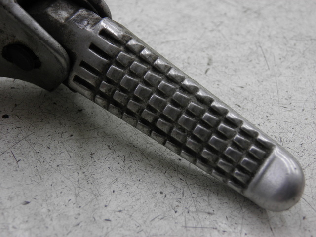 photo de PIASTRA PEDANA POSTERIORE SINISTRA SUZUKI SV S 650 (1999 - 2002)