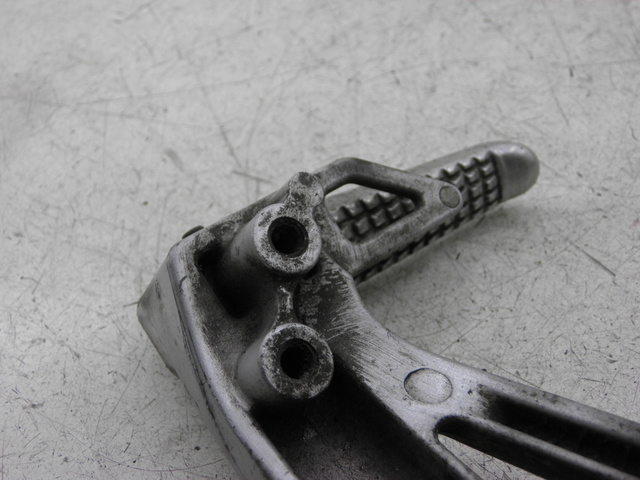 photo de PIASTRA PEDANA POSTERIORE SINISTRA SUZUKI SV S 650 (1999 - 2002)