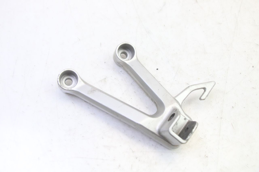 photo de PEDANA POSTERIORE SINISTRA SUPPORTO SUZUKI SV S 650 (2003 - 2009)