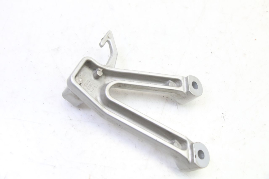 photo de PEDANA POSTERIORE SINISTRA SUPPORTO SUZUKI SV S 650 (2003 - 2009)
