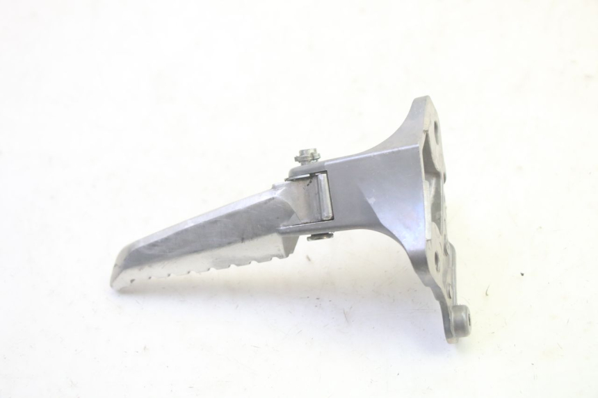 photo de PEDANA POSTERIORE SINISTRA SUPPORTO YAMAHA TRICITY 300 (2020 - 2024) - Vista d'insieme del prodotto
