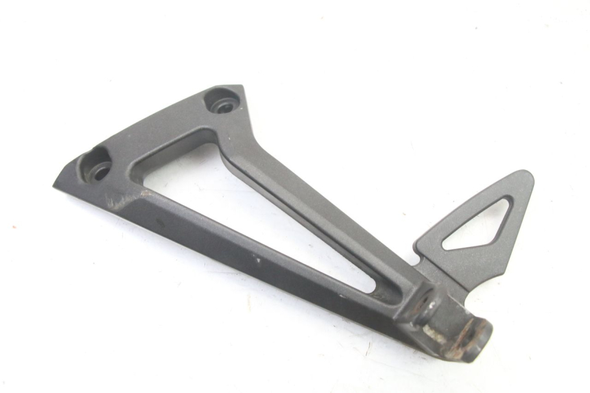 photo de PEDANA POSTERIORE SINISTRA SUPPORTO YAMAHA FZ6 FAZER S2 600 (2007 - 2011)