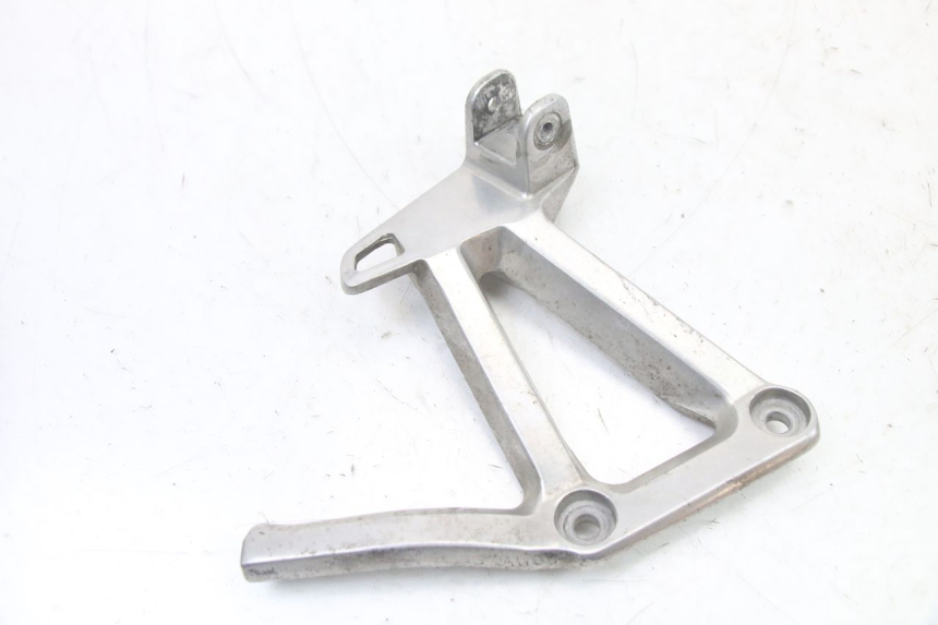 photo de PEDANA POSTERIORE SINISTRA SUPPORTO YAMAHA FZS FAZER 600 (2001 - 2003)