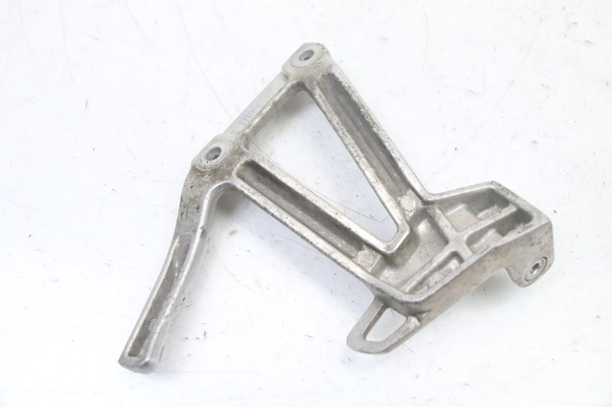 photo de PEDANA POSTERIORE SINISTRA SUPPORTO YAMAHA FZS FAZER 600 (2001 - 2003)