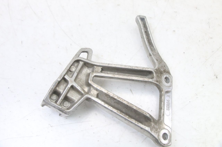 photo de PEDANA POSTERIORE SINISTRA SUPPORTO YAMAHA FZS FAZER 600 (2001 - 2003)