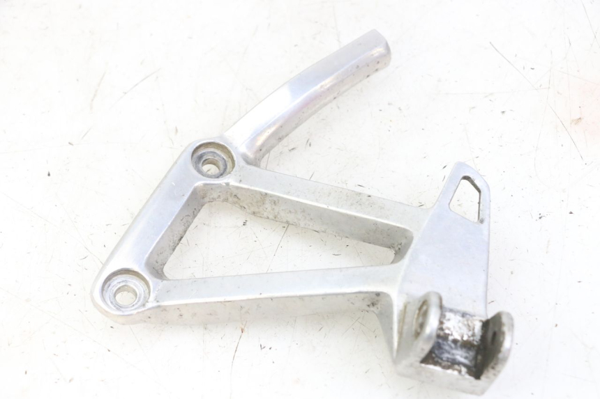 photo de PEDANA POSTERIORE SINISTRA SUPPORTO YAMAHA FZS FAZER 600 (2001 - 2003)