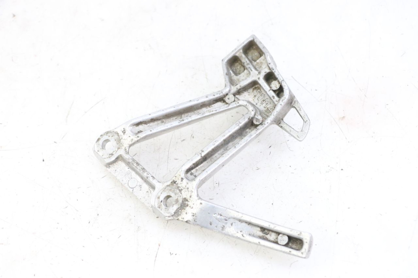 photo de PEDANA POSTERIORE SINISTRA SUPPORTO YAMAHA FZS FAZER 600 (2001 - 2003)