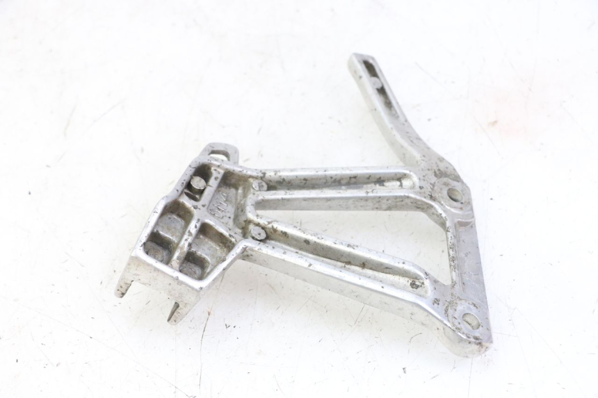 photo de PEDANA POSTERIORE SINISTRA SUPPORTO YAMAHA FZS FAZER 600 (2001 - 2003)