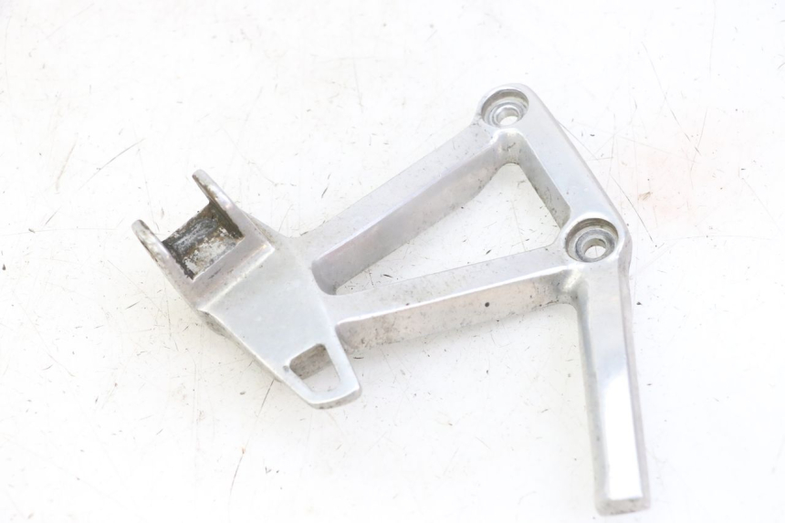 photo de PEDANA POSTERIORE SINISTRA SUPPORTO YAMAHA FZS FAZER 600 (2001 - 2003)