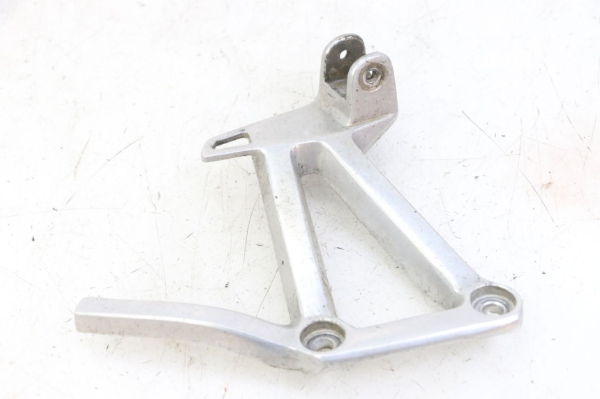 photo de PEDANA POSTERIORE SINISTRA SUPPORTO YAMAHA FZS FAZER 600 (2001 - 2003)