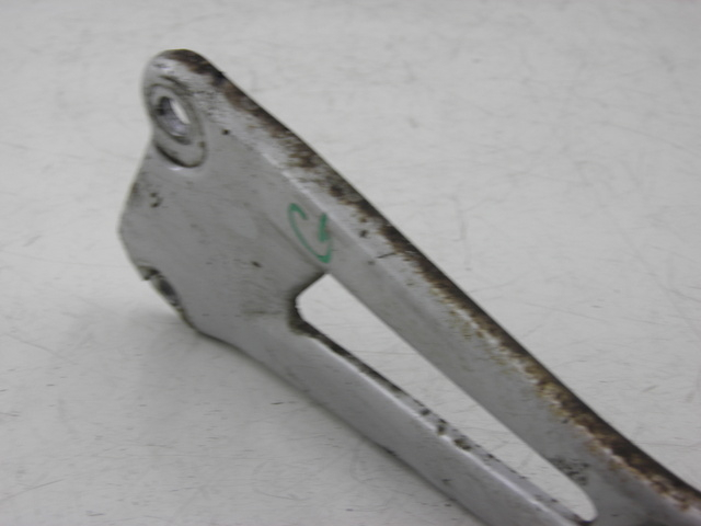 photo de Piastra poggiapiedi posteriore sinistra YAMAHA YBR 125 (2004 - 2006)