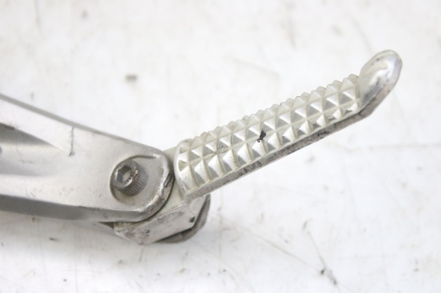 photo de PIASTRA PEDANA POSTERIORE SINISTRA YAMAHA YZF R1 1000 (2007 - 2008)