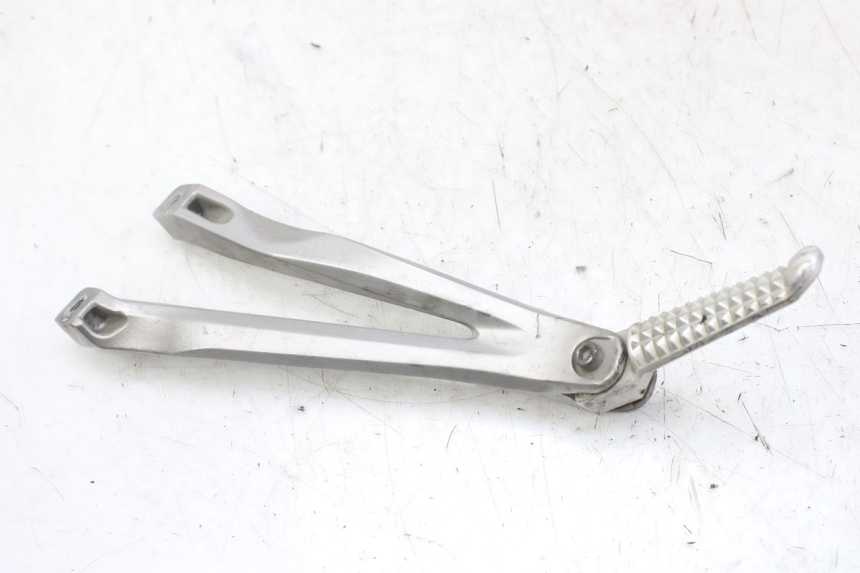 photo de PIASTRA PEDANA POSTERIORE SINISTRA YAMAHA YZF R1 1000 (2007 - 2008)