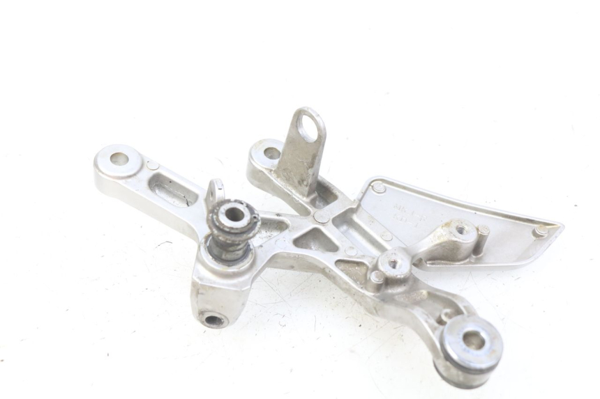 photo de PIASTRA PEDANA ANTERIORE DESTRA HONDA CB R 1000 (2018 - 2023)