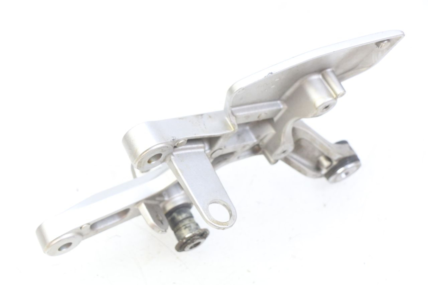 photo de PIASTRA PEDANA ANTERIORE DESTRA HONDA CB R 1000 (2018 - 2023)