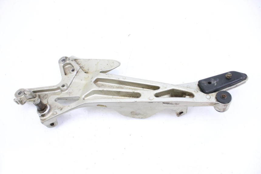 photo de PIASTRA DI SUPPORTO PEDALE ANTERIORE DESTRO HONDA CBF 500 (2004 - 2007)
