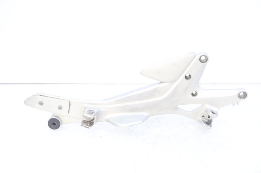 photo de PIASTRA DI SUPPORTO PEDALE ANTERIORE DESTRO HONDA CBF 500 (2004 - 2007)