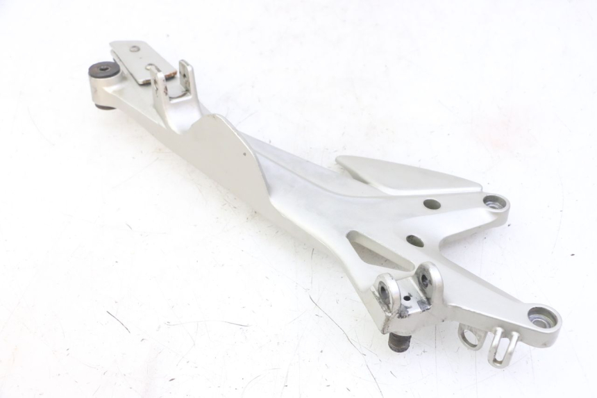 photo de PIASTRA DI SUPPORTO PEDALE ANTERIORE DESTRO HONDA CBF 500 (2004 - 2007)