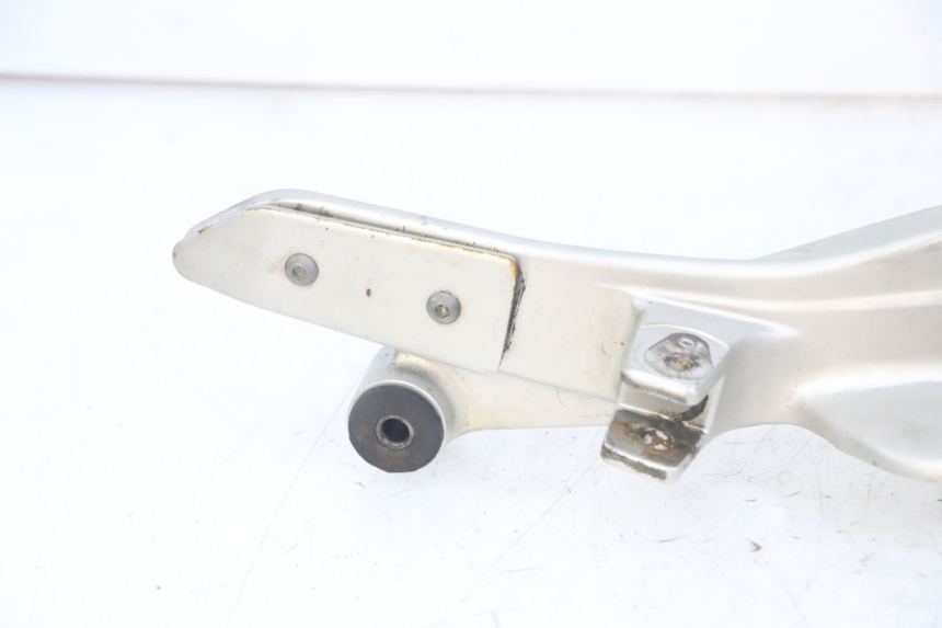 photo de PIASTRA DI SUPPORTO PEDALE ANTERIORE DESTRO HONDA CBF 500 (2004 - 2007)