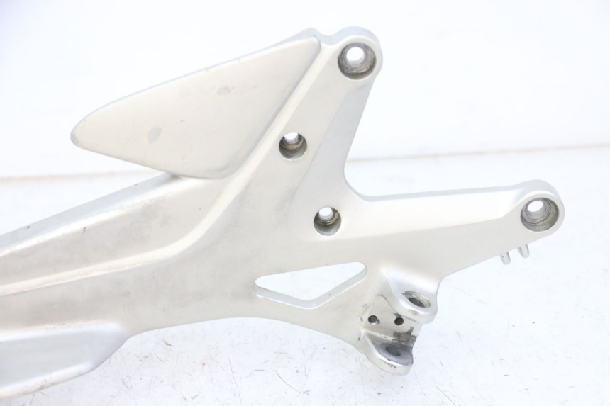 photo de PIASTRA DI SUPPORTO PEDALE ANTERIORE DESTRO HONDA CBF 500 (2004 - 2007)