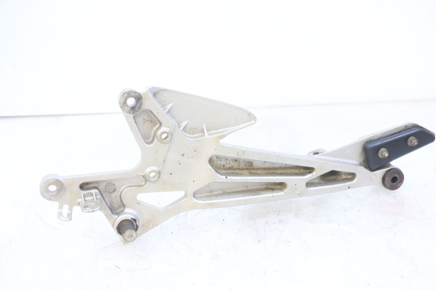 photo de PIASTRA DI SUPPORTO PEDALE ANTERIORE DESTRO HONDA CBF 500 (2004 - 2007)