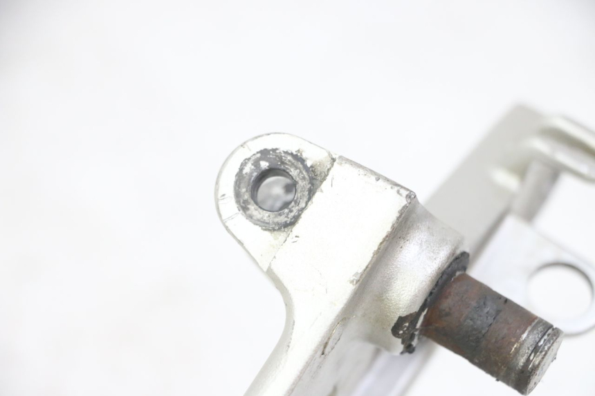 photo de PIASTRA DI SUPPORTO PEDALE ANTERIORE DESTRO HONDA CBF 500 (2004 - 2007)
