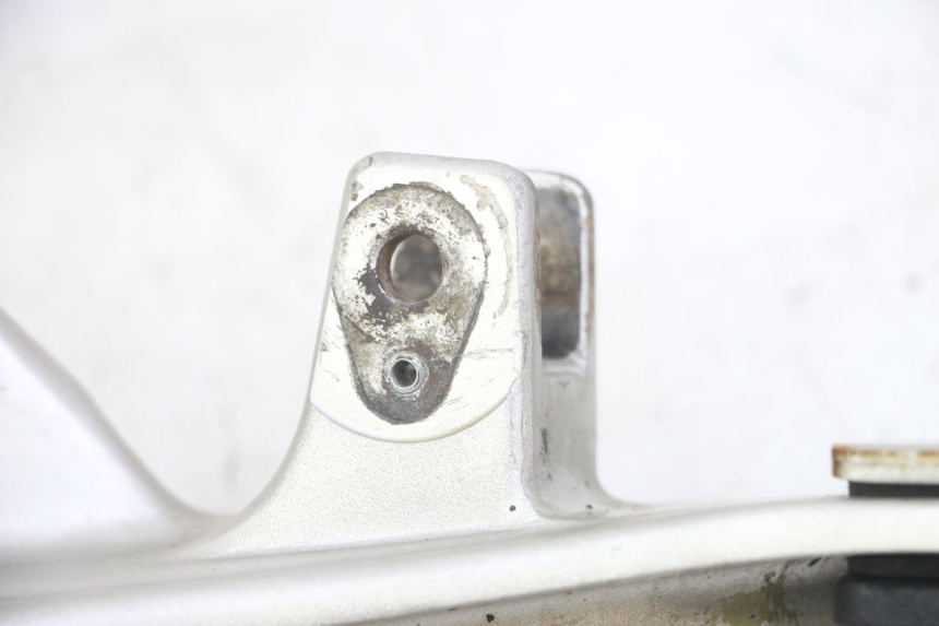 photo de PIASTRA DI SUPPORTO PEDALE ANTERIORE DESTRO HONDA CBF 500 (2004 - 2007)