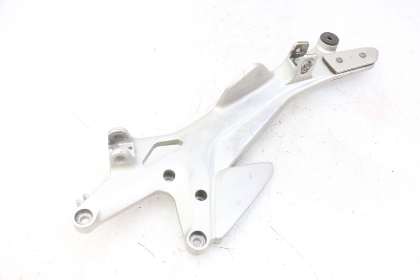 photo de PIASTRA DI SUPPORTO PEDALE ANTERIORE DESTRO HONDA CBF 500 (2004 - 2007)